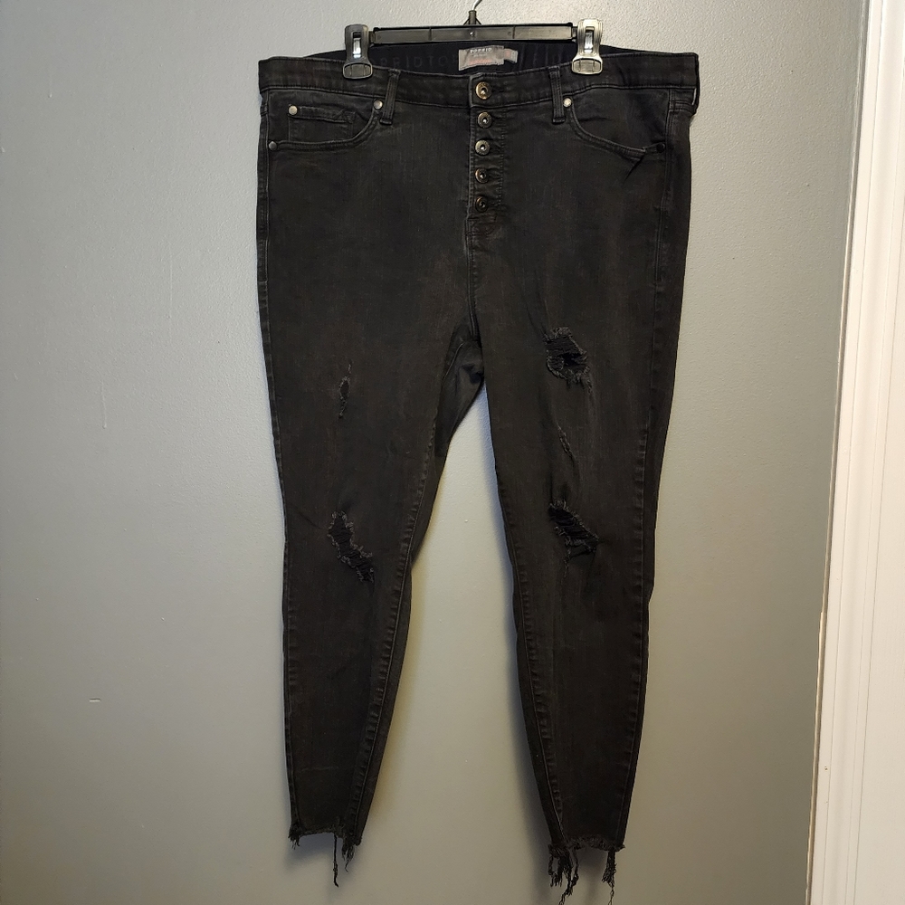 Torrid button fly sky high skinny distressed jeans in black size 20R